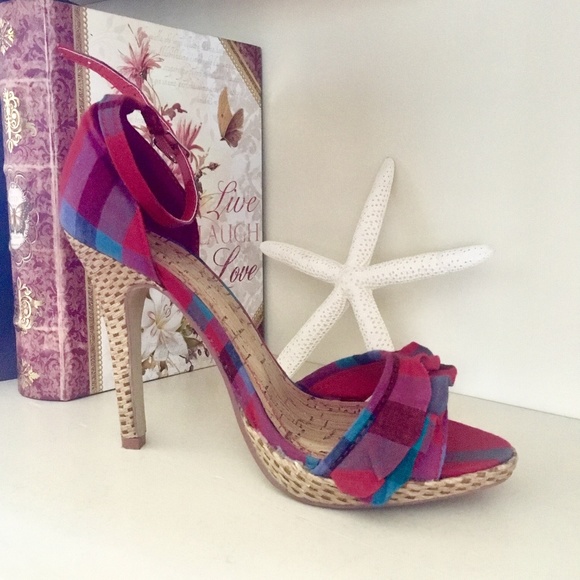 (*NEW*) CHARLOTTE RUSSE Symphony-28 Heels SIZE 6 - Picture 3 of 9